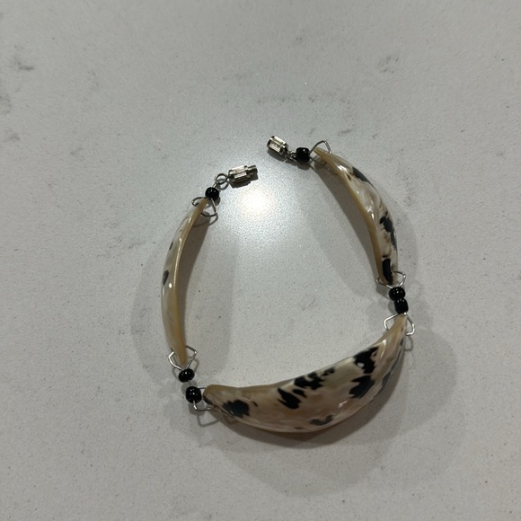 🍷free when bundled 🍷Shell bracelet - Picture 2 of 3